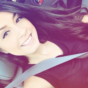 Meet your Posher, Kayla